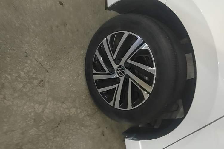 Used Volkswagen Lavida 2024 300TSI DSG Starry Sky Deluxe Edition Right Rear Wheel Hub