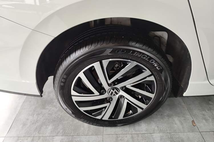 Used Volkswagen Lavida 2024 300TSI DSG Starry Sky Deluxe Edition Right Rear Wheel Hub