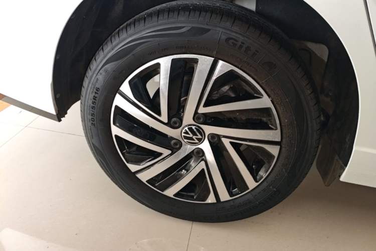 Used Volkswagen Lavida 2024 300TSI DSG Starry Sky Deluxe Edition Right Rear Wheel Hub