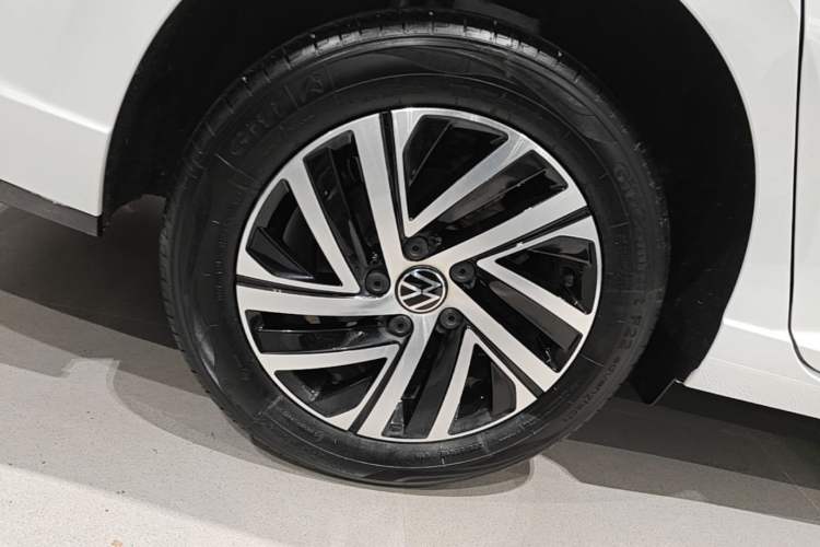 Used Volkswagen Lavida 2024 300TSI DSG Starry Sky Leading Edition Right Rear Wheel Hub