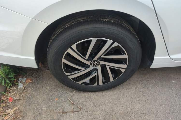 Used Volkswagen Lavida 2024 300TSI DSG Starry Sky Leading Edition Right Rear Wheel Hub