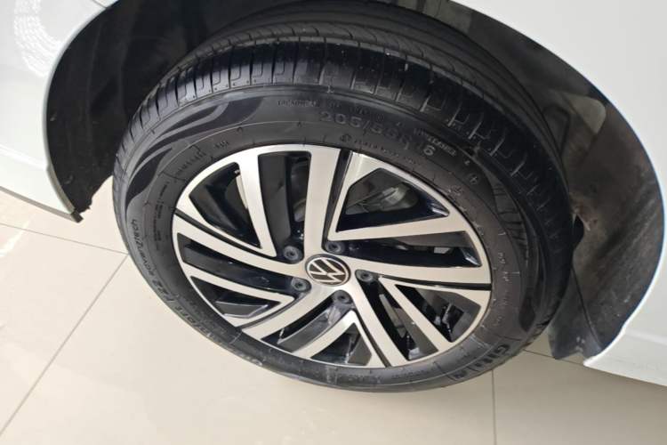 Used Volkswagen Lavida 2024 1.5L Automatic Starry Sky 5 Million Edition Right Rear Wheel Hub