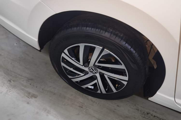 Used Volkswagen Lavida 2024 300TSI DSG Starry Sky Leading Edition Right Rear Wheel Hub
