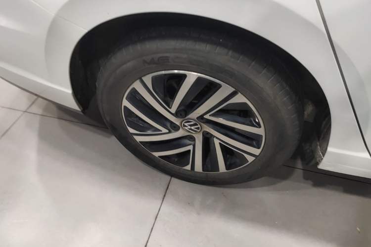 Used Volkswagen Lavida 2024 1.5L Automatic Starry Sky 5 Million Edition Right Rear Wheel Hub
