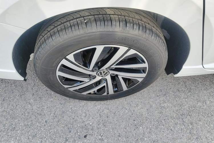 Used Volkswagen Lavida 2024 300TSI DSG Starry Sky Leading Edition Right Rear Wheel Hub