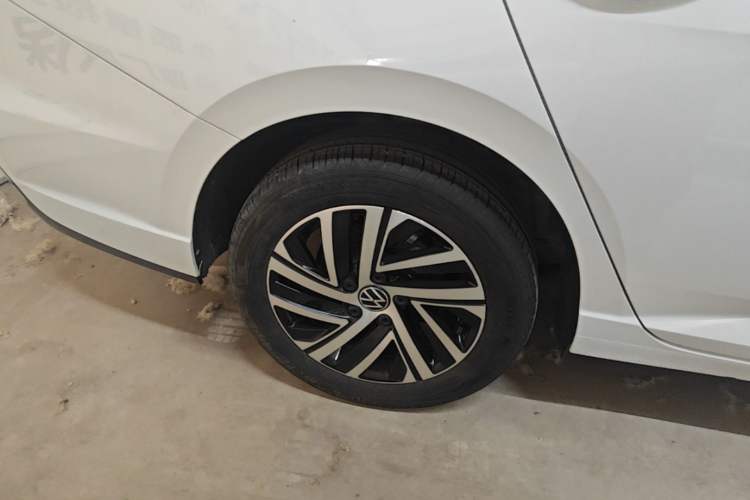 Used Volkswagen Lavida 2024 300TSI DSG Starry Sky Leading Edition Right Rear Wheel Hub