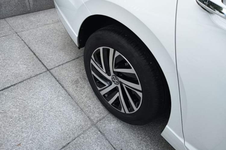 Used Volkswagen Lavida 2024 300TSI DSG Starry Sky Leading Edition Right Rear Wheel Hub