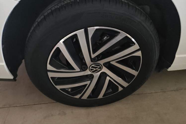 Used Volkswagen Lavida 2024 1.5L Automatic Starry Sky 5 Million Edition Right Rear Wheel Hub