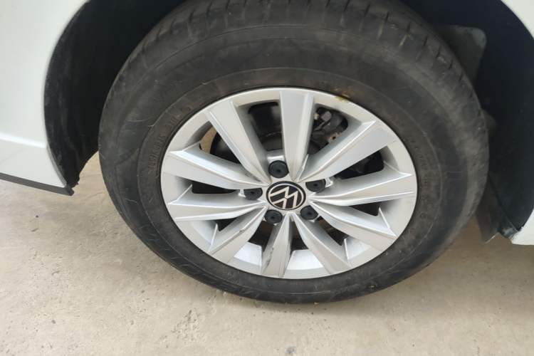 Used Volkswagen Lavida 2024 1.5L Automatic DeYi Edition Right Rear Wheel Hub