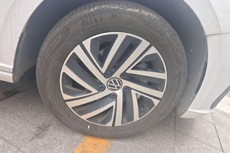 Used Volkswagen Lavida 2024 300TSI DSG Starry Sky Leading Edition Right Rear Wheel Hub