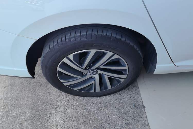 Used Volkswagen Lavida 2024 1.5L Automatic Starry Sky 5 Million Edition Right Rear Wheel Hub