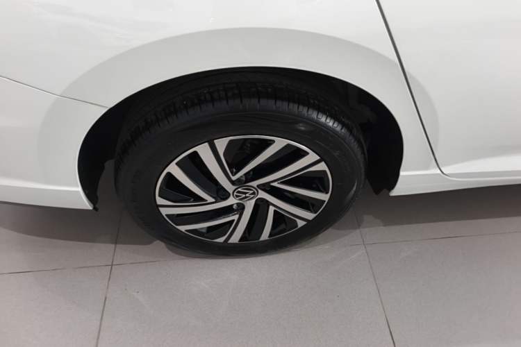 Used Volkswagen Lavida 2024 300TSI DSG Starry Sky Leading Edition Right Rear Wheel Hub