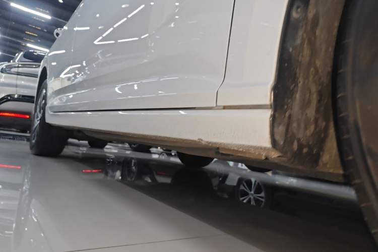 Used Volkswagen Lavida 2024 1.5L Automatic Full-Comfort Version Right Side Sill