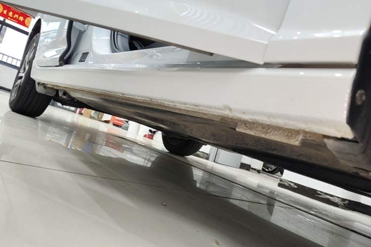 Used Volkswagen Lavida 2024 1.5L Automatic 5 Million Edition Right Side Sill