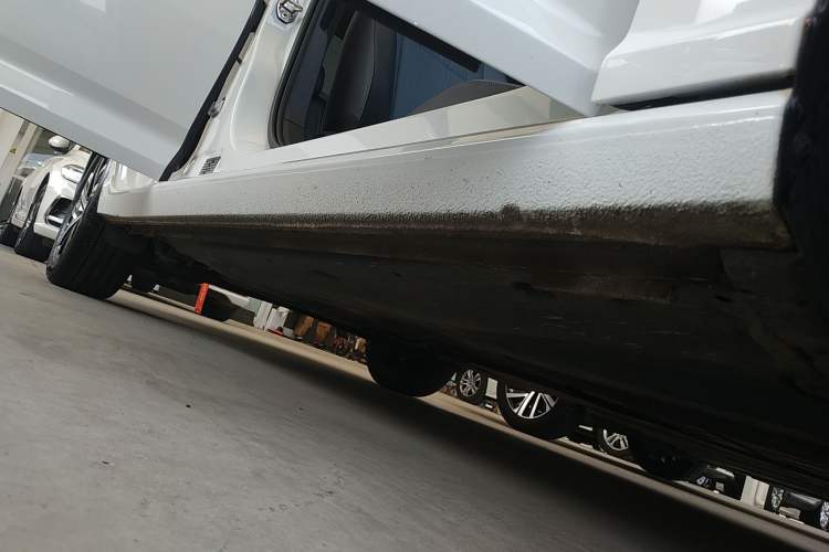 Used Volkswagen Lavida 2024 1.5L Automatic 5 Million Edition Right Side Sill