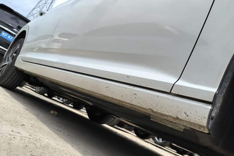 Used Volkswagen Lavida 2024 300TSI DSG Full-Comfort Edition Right Side Sill