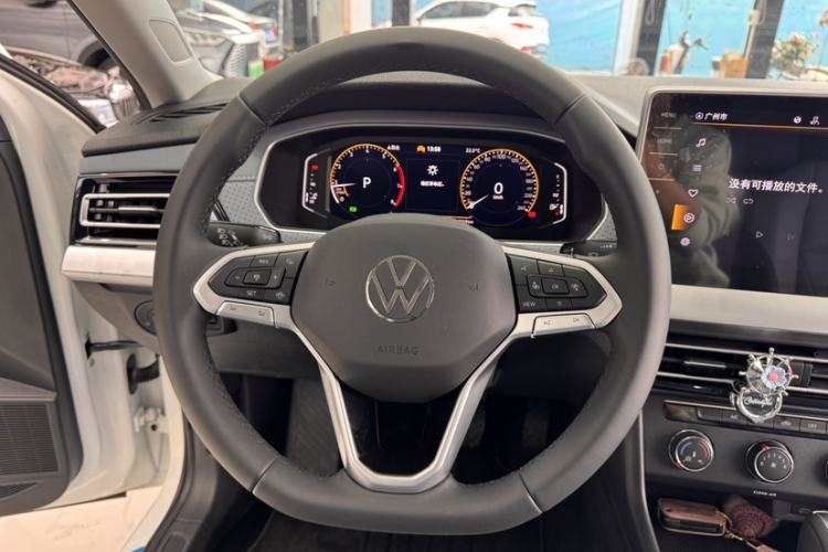 Used Volkswagen Lavida 2024 1.5L Automatic Starry Sky 5 Million Edition Steering Wheel