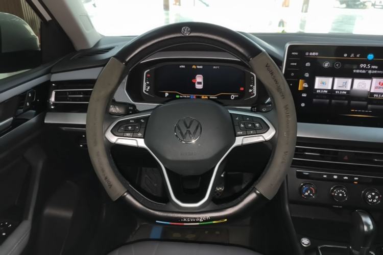 Used Volkswagen Lavida 2024 1.5L Automatic Starry Sky 5 Million Edition Steering Wheel