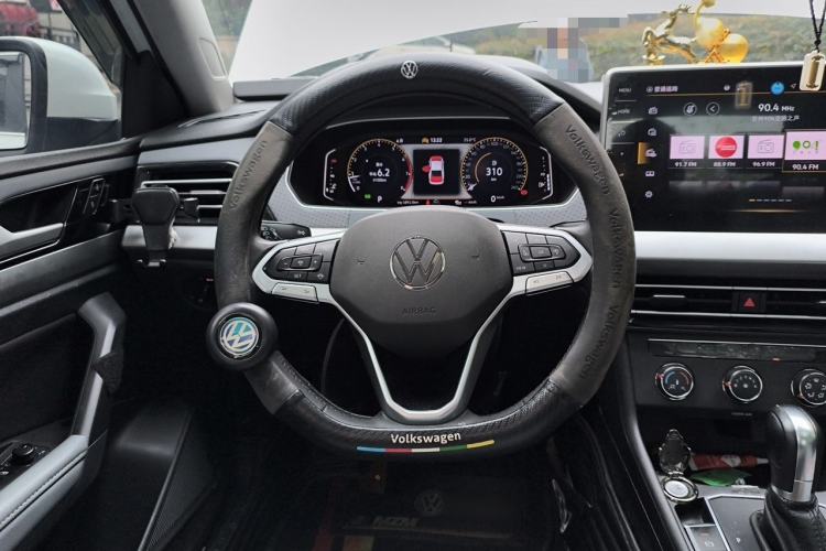 Used Volkswagen Lavida 2024 1.5L Automatic Starry Sky 5 Million Edition Steering Wheel