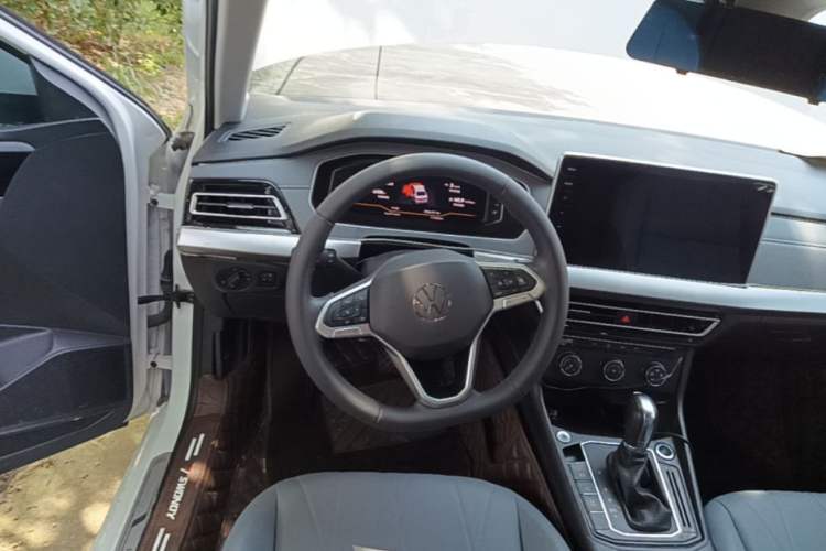 Used Volkswagen Lavida 2024 1.5L Automatic Starry Sky 5 Million Edition Steering Wheel