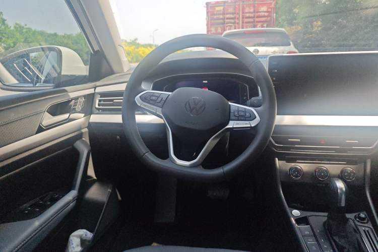 Used Volkswagen Lavida 2024 1.5L Automatic Starry Sky 5 Million Edition Steering Wheel