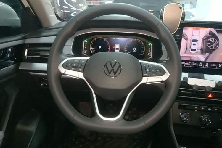 Used Volkswagen Lavida 2024 1.5L Automatic Starry Sky 5 Million Edition Steering Wheel