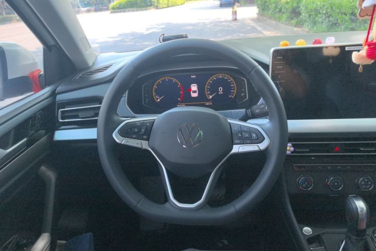 Used Volkswagen Lavida 2024 1.5L Automatic Starry Sky 5 Million Edition Steering Wheel