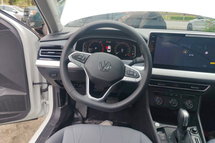 Used Volkswagen Lavida 2024 1.5L Automatic Starry Sky 5 Million Edition Steering Wheel