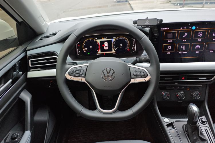 Used Volkswagen Lavida 2024 1.5L Automatic Starry Sky 5 Million Edition Steering Wheel