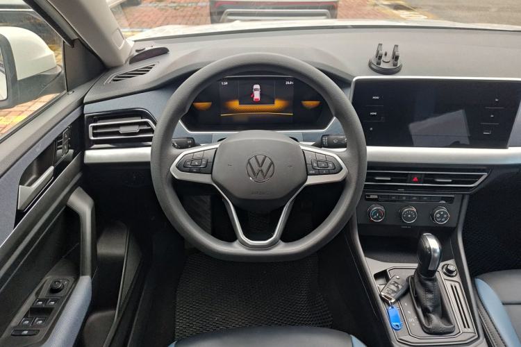 Used Volkswagen Lavida 2024 1.5L Automatic DeYi Edition Steering Wheel