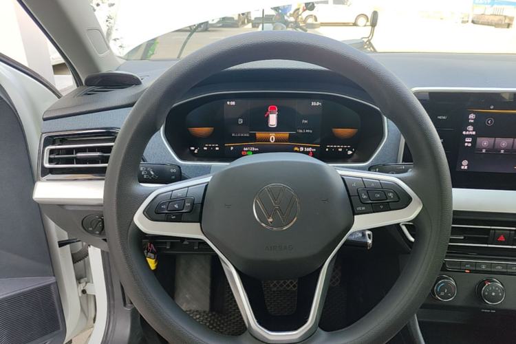 Used Volkswagen Lavida 2024 1.5L Automatic DeYi Edition Steering Wheel