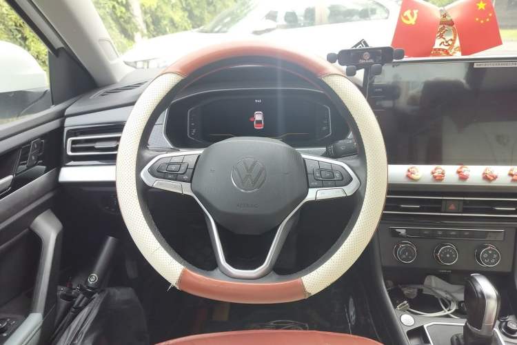 Used Volkswagen Lavida 2024 1.5L Automatic Starry Sky 5 Million Edition Steering Wheel