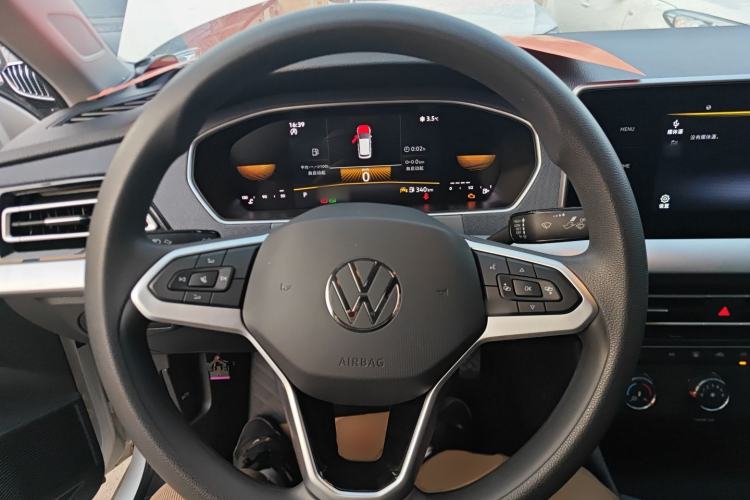 Used Volkswagen Lavida 2024 1.5L Automatic DeYi Edition Steering Wheel