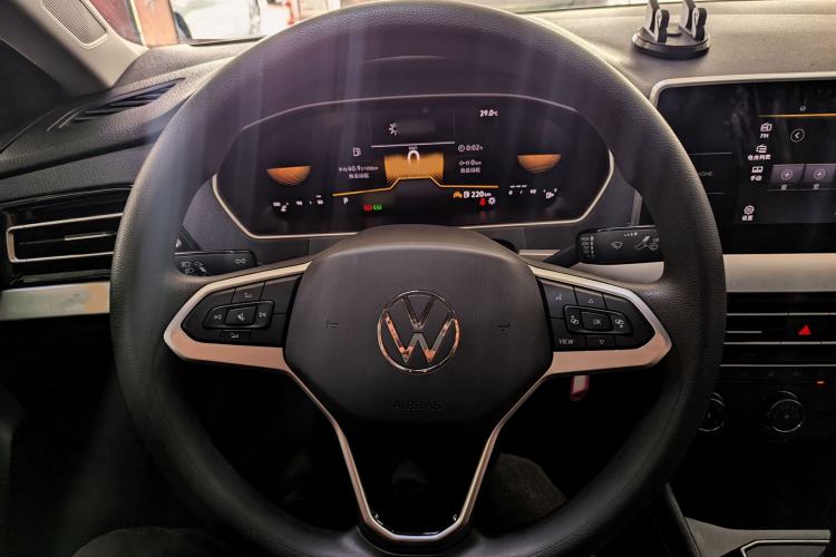 Used Volkswagen Lavida 2024 1.5L Automatic DeYi Edition Steering Wheel