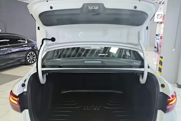 Used Volkswagen Lavida 2024 300TSI DSG Starry Sky Deluxe Edition Trunk