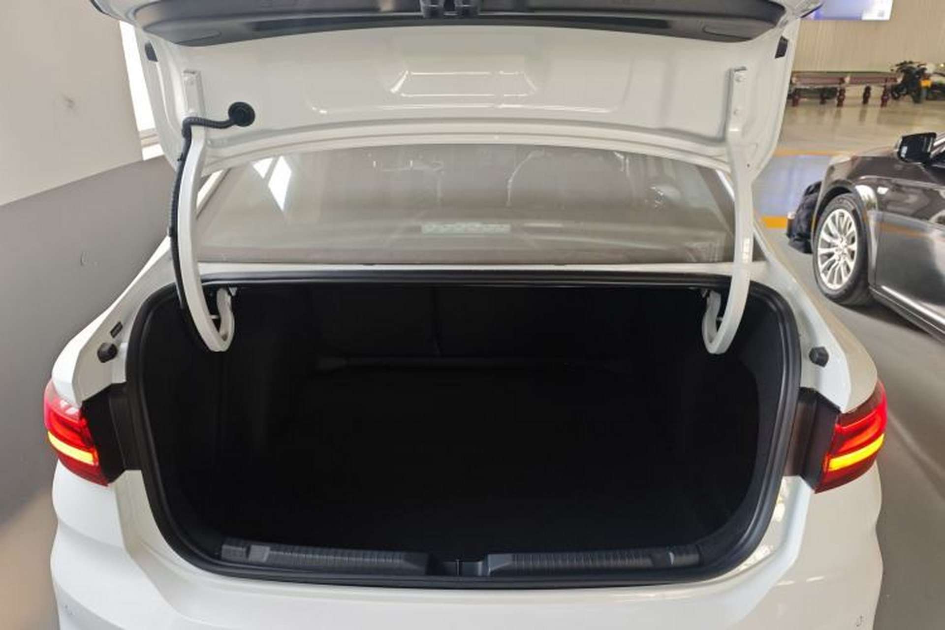 Used Volkswagen Lavida 2024 300TSI DSG Starry Sky Leading Edition Trunk