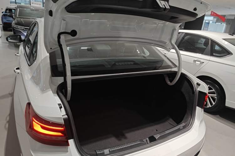 Used Volkswagen Lavida 2024 300TSI DSG Starry Sky Leading Edition Trunk