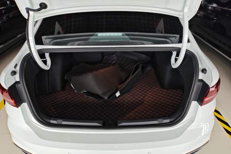 Used Volkswagen Lavida 2024 1.5L Automatic Starry Sky 5 Million Edition Trunk