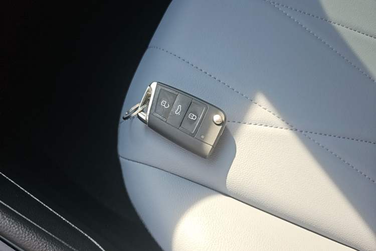 Used Volkswagen Lavida 2024 1.5L Automatic Starry Sky 5 Million Edition Vehicle Key
