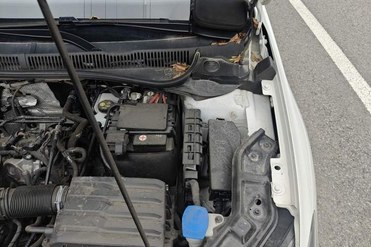 Used Volkswagen Lavida 2025 New Sharp 1.5L Outstanding New Edition Engine Bay Left