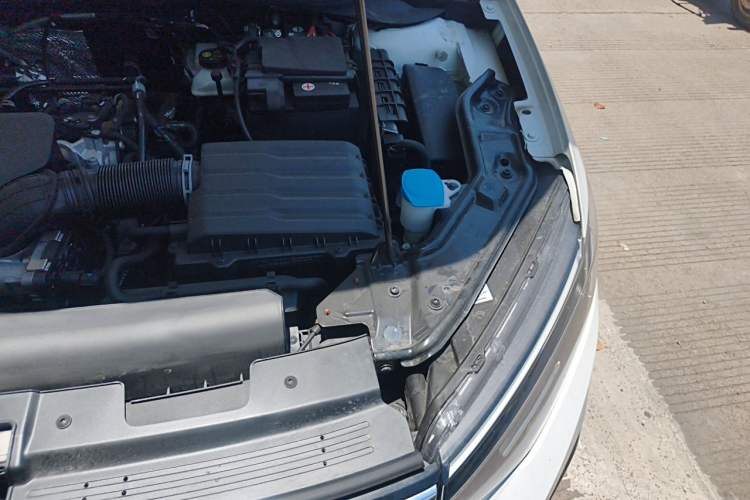 Used Volkswagen Lavida 2025 New Sharp 1.5L Outstanding New Vision Edition Engine Bay Left