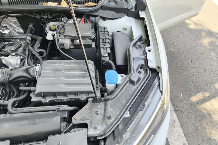 Used Volkswagen Lavida 2025 New Sharp 1.5L Outstanding New Edition Engine Bay Left