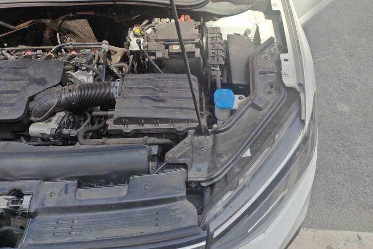 Used Volkswagen Lavida 2025 New Sharp 1.5L Outstanding New Vision Edition Engine Bay Left