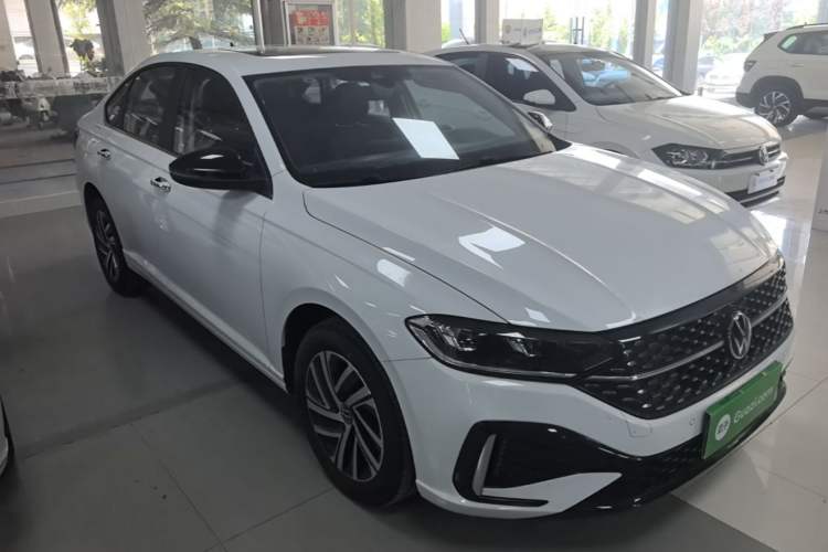 Used Volkswagen Lavida 2025 New Sharp 1.5L Outstanding New Vision Edition Front Right 45 Deg