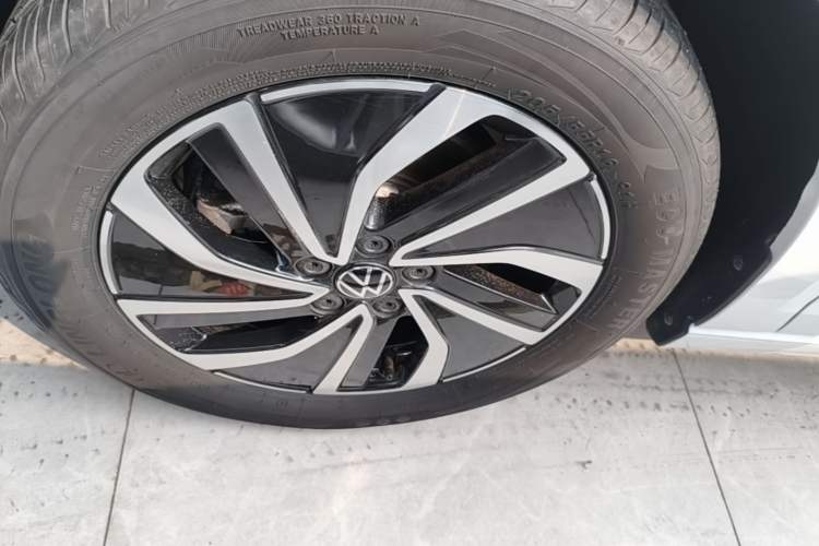 Used Volkswagen Lavida 2025 New Sharp 1.5L Outstanding New Vision Edition Left Front Wheel Hub