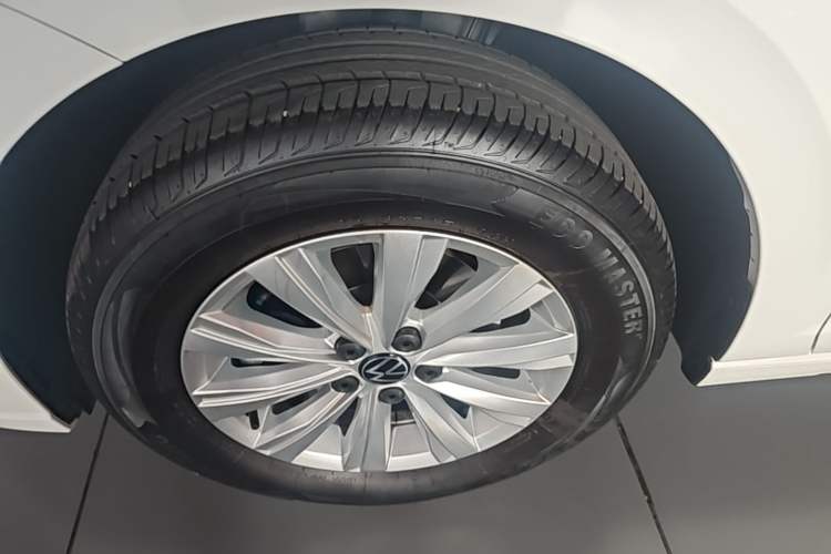 Used Volkswagen Lavida 2025 New Sharp 1.5L Outstanding New Edition Left Front Wheel Hub