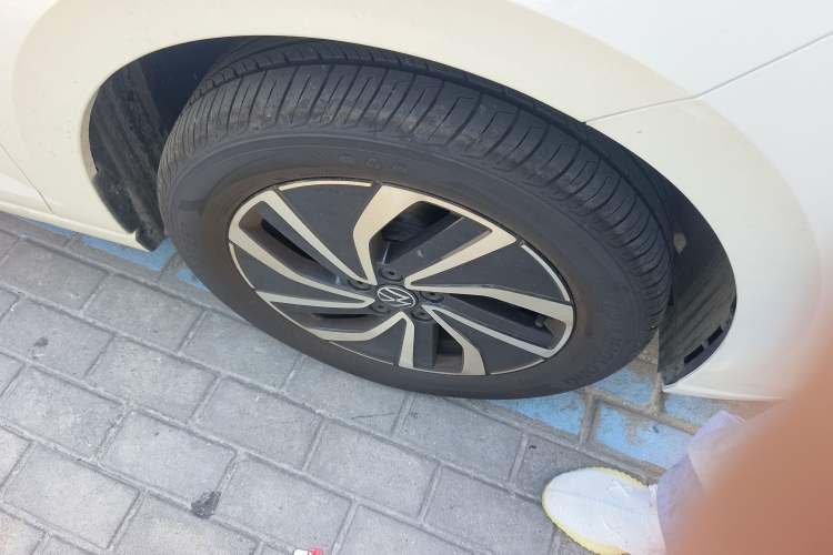 Used Volkswagen Lavida 2025 New Sharp 1.5L Outstanding New Vision Edition Right Front Wheel Hub