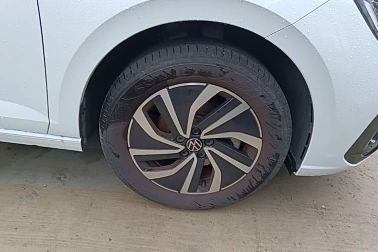 Used Volkswagen Lavida 2025 New Sharp 1.5L Outstanding New Vision Edition Right Front Wheel Hub