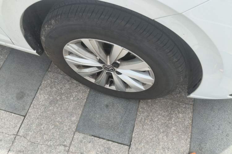 Used Volkswagen Lavida 2025 New Sharp 1.5L Outstanding New Edition Right Front Wheel Hub