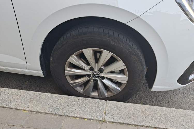 Used Volkswagen Lavida 2025 New Sharp 1.5L Outstanding New Edition Right Front Wheel Hub